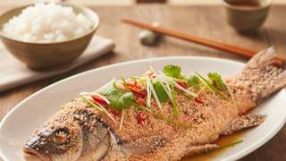 草鱼怎么做好吃？粉蒸草鱼怎么做好吃？掌握这几招，鲜嫩无腥味 - 美食菜谱封面图